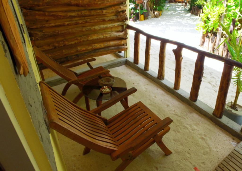 Rasdhoo Island Inn Beachfront Exterior photo